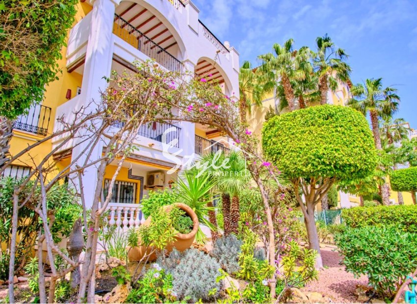 Se vende apartamento de 2 dormitorios Aldea Del Mar, Torrevieja, Costa Blanca, España. ID1349