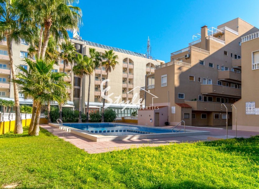 Se vende apartamento de 2 dormitorios cerca del mar en Punta Prima, Costa Blanca, España. ID2797