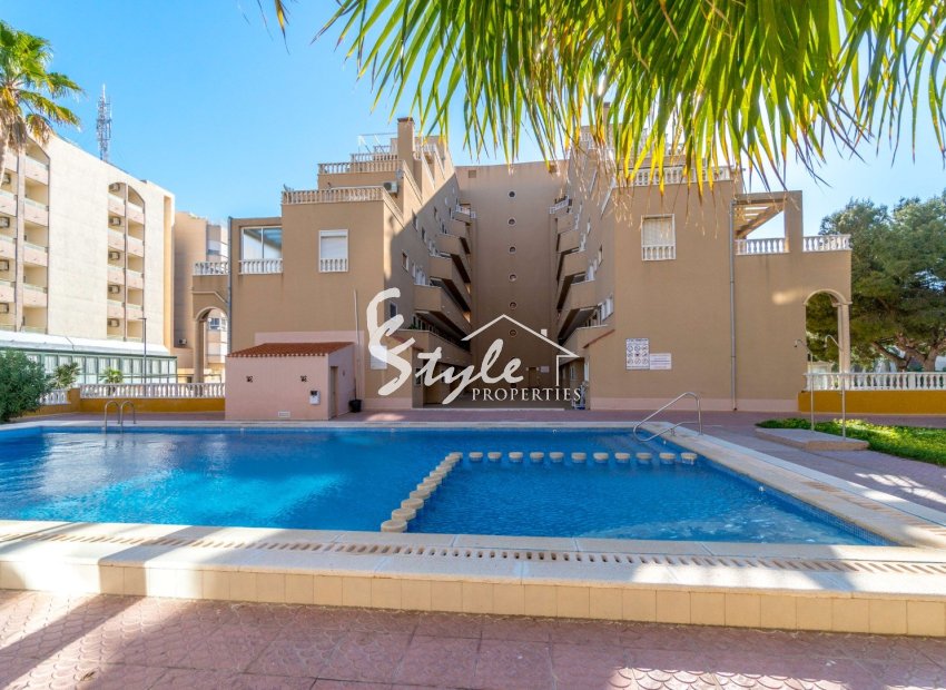 Se vende apartamento de 2 dormitorios cerca del mar en Punta Prima, Costa Blanca, España. ID2797
