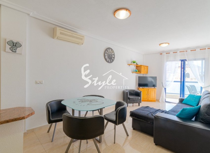 Se vende apartamento de 2 dormitorios con vistas al mar en La Zenia, Costa Blanca, España. ID2373