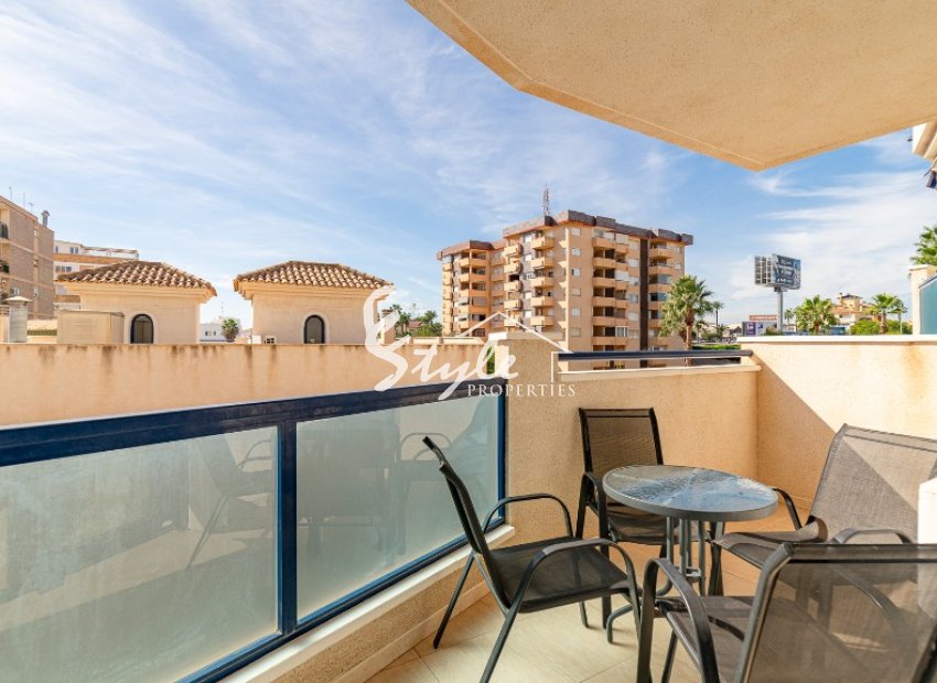 Se vende apartamento de 2 dormitorios con vistas al mar en La Zenia, Costa Blanca, España. ID2878