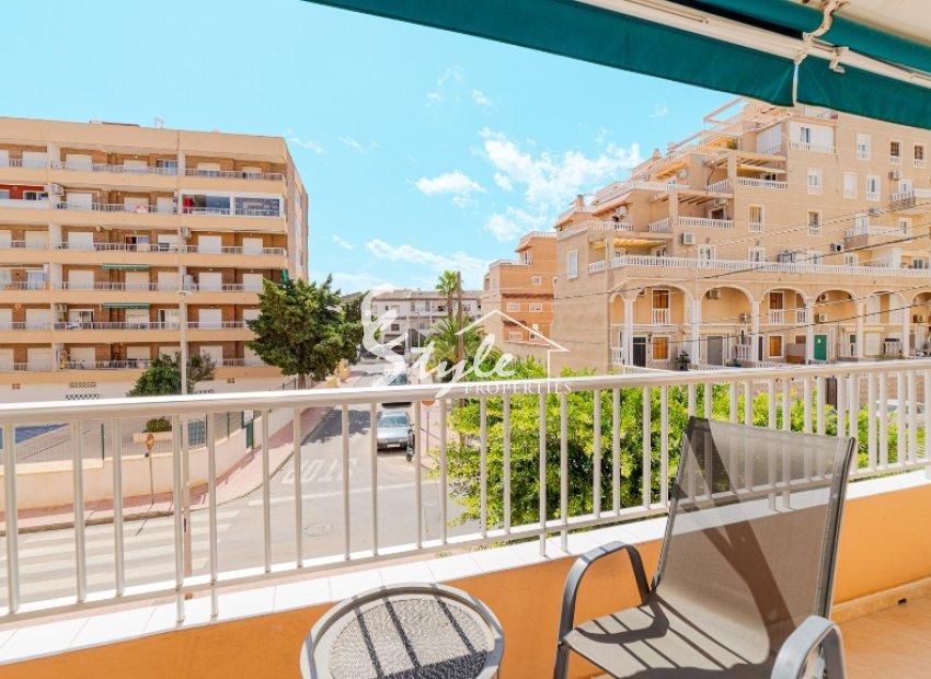 Se vende apartamento de 2 dormitorios en Punta Prima, Costa Blanca, España.ID2760