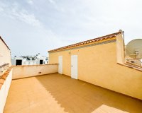 Se vende apartamento en planta alta con vistas al mar en Cinuelica, Punta Prima, Costa Blanca. ID3557
