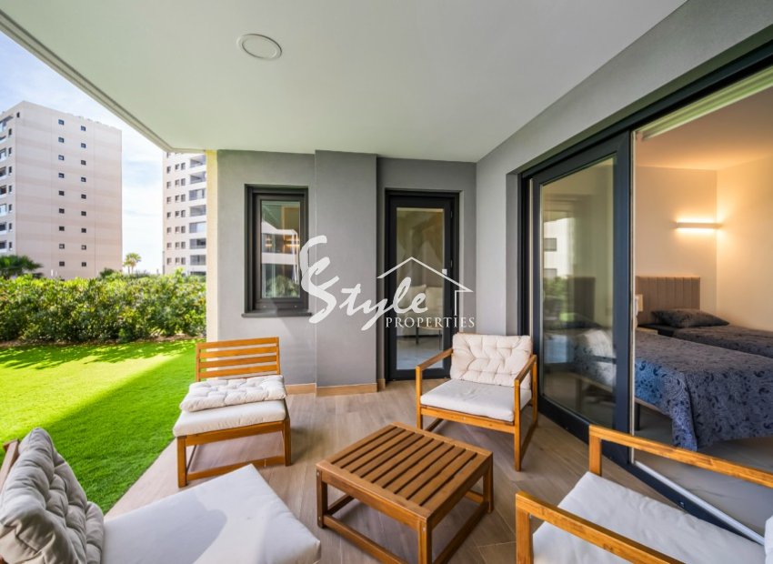 Se vende apartamento en primera línea con jardín privado en Posidonia, Punta Prima, Costa Blanca. ID2354