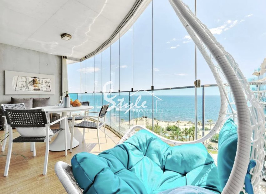 Se vende apartamento en primera línea de mar con vistas panorámicas  en Sea Senses, Punta Prima, Costa Blanca. ID2362