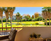 Se vende apartamento orientado al sur cerca de la playa en La Entrada, Punta Prima, Costa Blanca, España. ID3326
