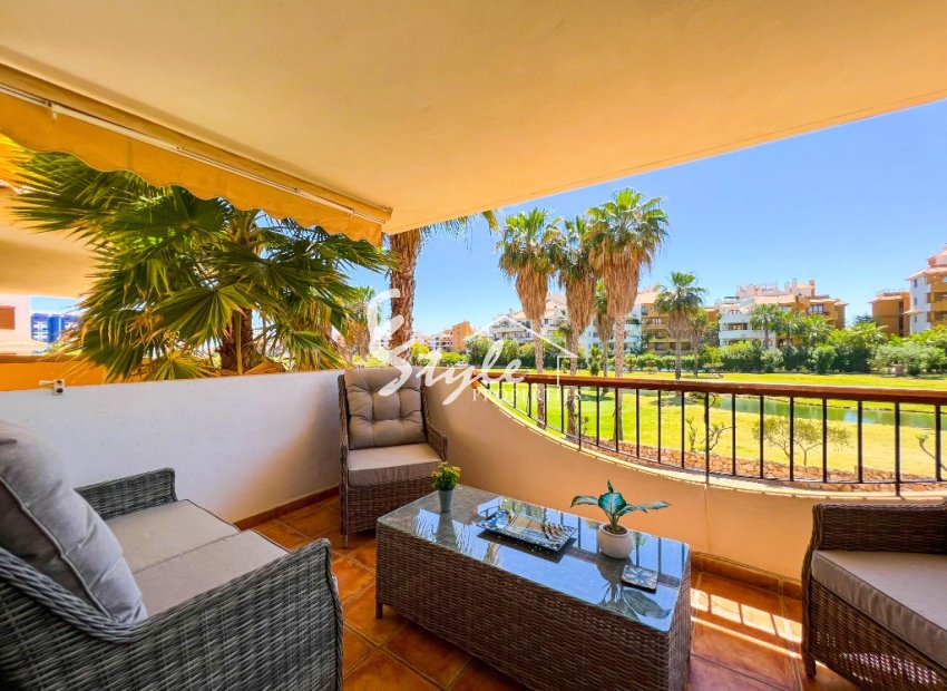 Se vende apartamento orientado al sur cerca de la playa en La Entrada, Punta Prima, Costa Blanca, España. ID3326