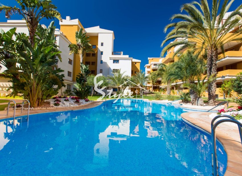 Se vende apartamento orientado al sur cerca de la playa en La Entrada, Punta Prima, Costa Blanca, España. ID3326