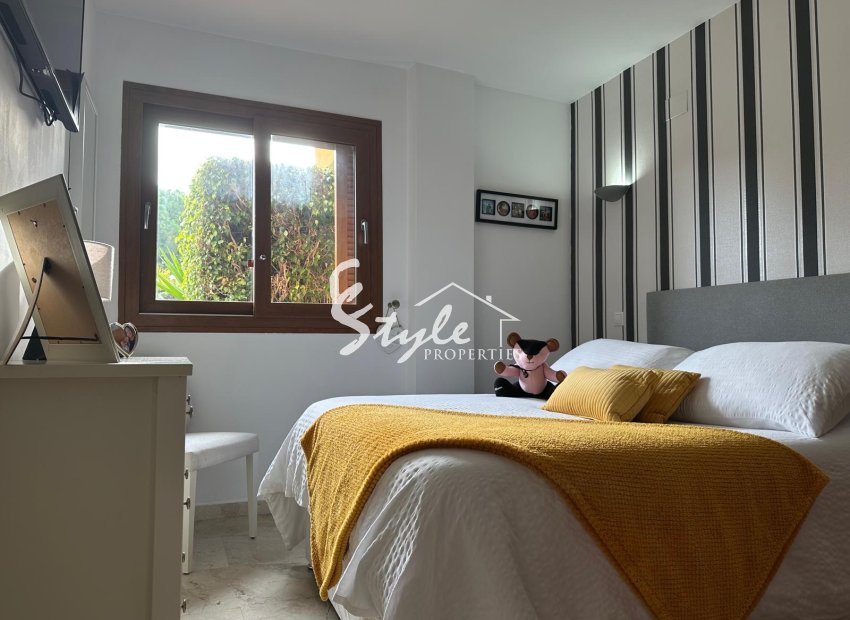 Se vende apartamento planta baja en La Recoleta, Punta Prima. ID2553