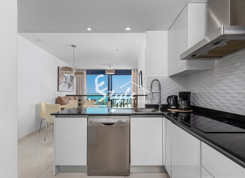 Se vende apartamento primera linea en Res. Sea Senses, Punta Prima. ID2672