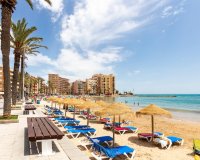 Se vende apartamento totalmente reformado con vistas al mar en Torrevieja, Costa Blanca, España. ID1925