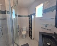 Se vende apartamento totalmente reformado con vistas panorámicas en Torrevieja, a pocos pasos del mar, Costa Blanca, España. ID2349