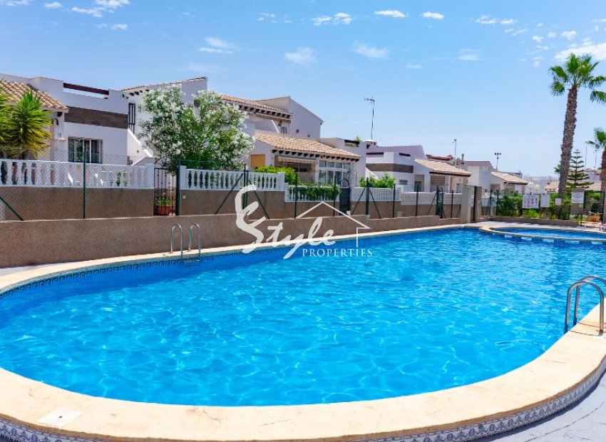 Se vende ático con jardín privado en La Cinuelica, Punta Prima, Orihuela Costa. ID1940