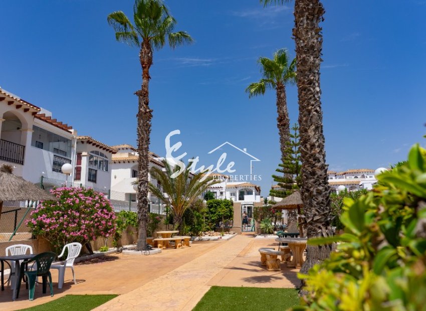 Se vende ático con jardín privado en La Cinuelica, Punta Prima, Orihuela Costa. ID1940