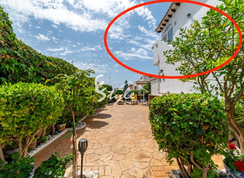 Se vende ático con jardín privado en La Cinuelica, Punta Prima, Orihuela Costa. ID1940