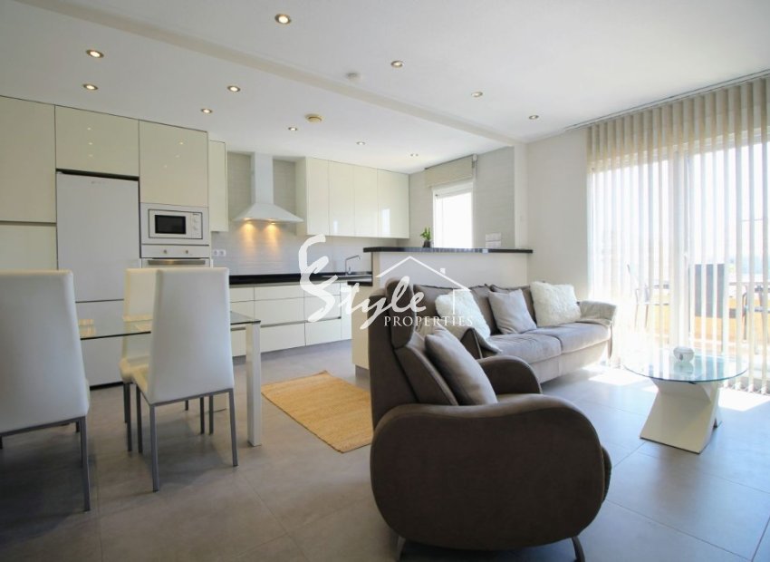 Se vende ático con orientación sur en Vista Azul XXVII en Punta Prima, Orihuela Costa. ID1453