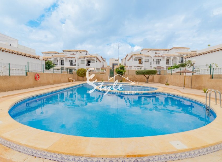Se vende ático con solárium privado y aparcamiento en La Ciñuelica, Punta Prima, Costa Blanca. ID1965