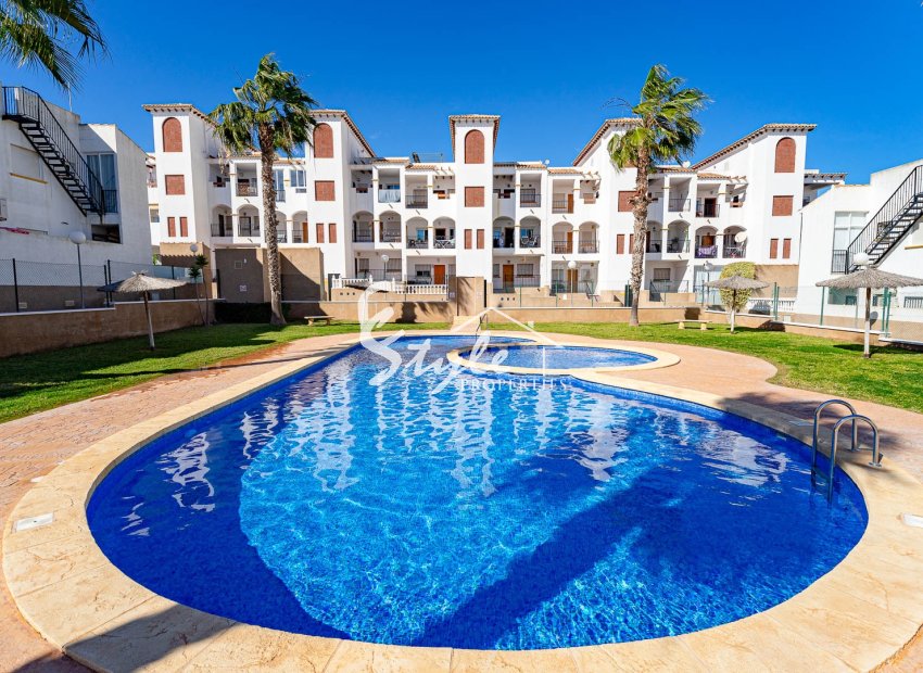 Se vende ático con vistas al mar y aparcamiento en La Ciñuelica, Punta Prima, Costa Blanca. ID2460