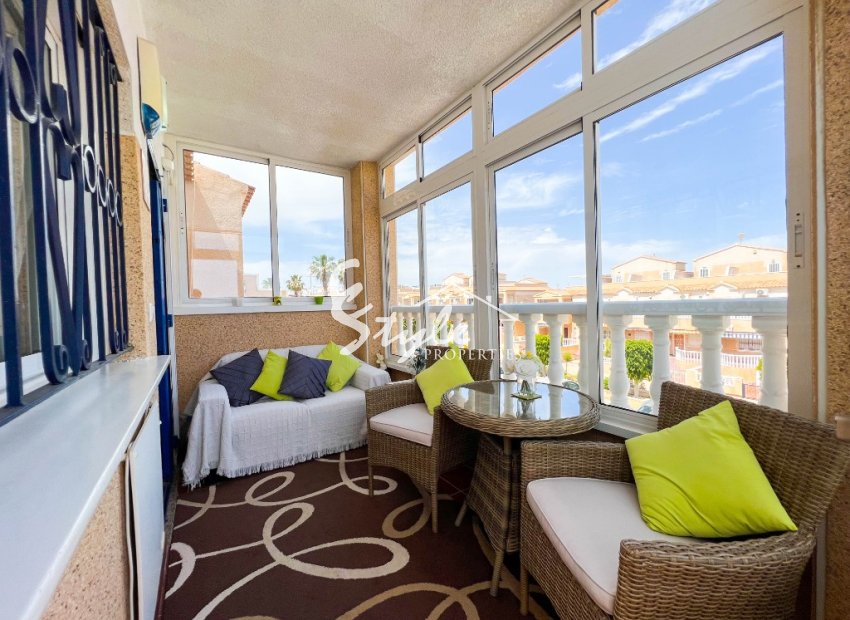 Se vende ático con vistas al mar y jardín en La Cinuelica, Punta Prima, Costa Blanca. ID3336