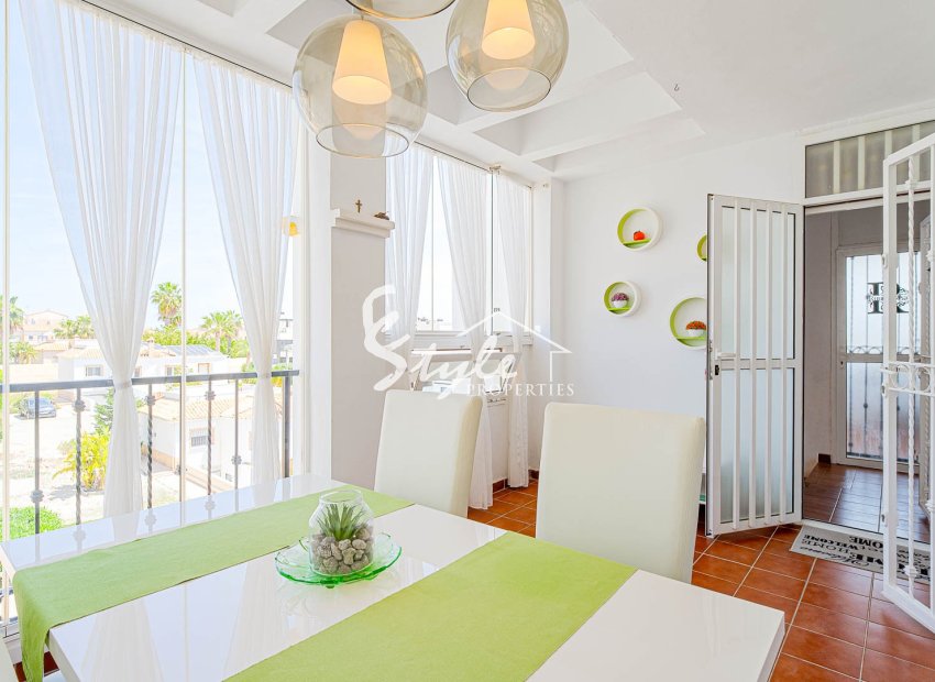 Se vende ático de 2 dormitorios con solarium privado en La Ciñuelica, Punta Prima, Los Altos, Costa Blanca. ID2426
