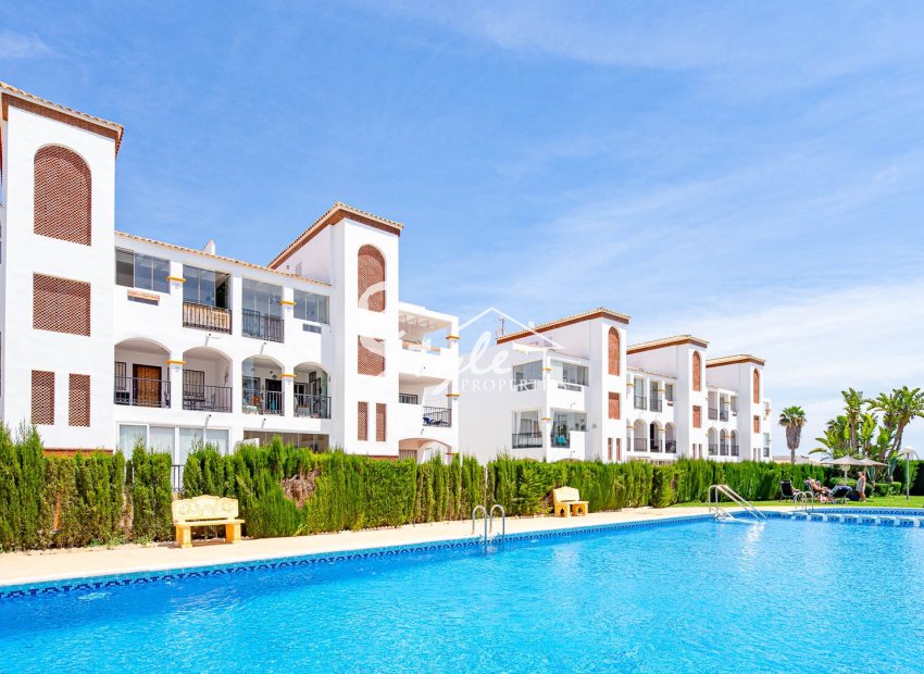 Se vende ático de 2 dormitorios con solarium privado en La Ciñuelica, Punta Prima, Los Altos, Costa Blanca. ID2426
