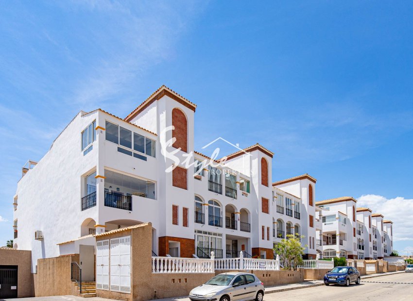 Se vende ático de 2 dormitorios con solarium privado en La Ciñuelica, Punta Prima, Los Altos, Costa Blanca. ID2426
