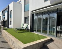 se vende bungalo bajo en Oasis , Amay, Punta Prima, Costa Blanca, Spain. ID1601