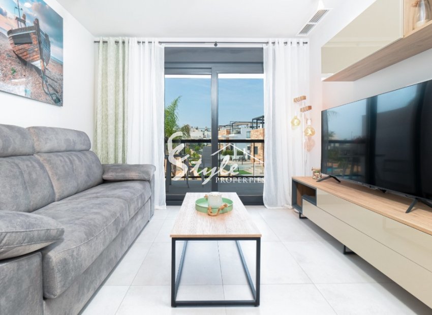 se vende bungalow alto en Mil Palmeras, Pilar de la Horadada, Costa Blanca, Spain. ID1379