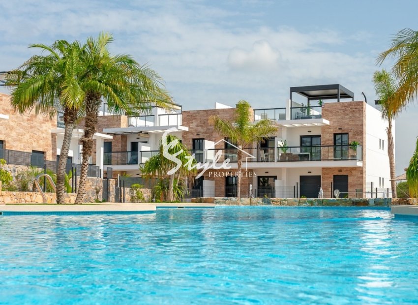 se vende bungalow alto en Mil Palmeras, Pilar de la Horadada, Costa Blanca, Spain. ID1379