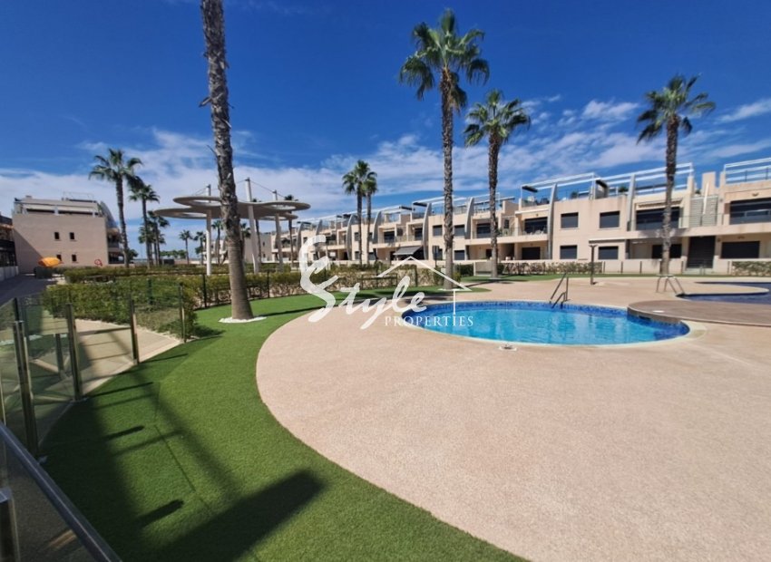 Se vende bungalow alto en Mil Palmeras, Pilar de la Horadada, Costa Blanca, Spain. ID2534