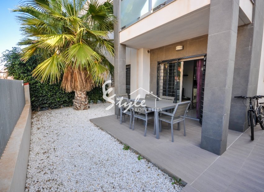 Se vende bungalow  con jardín privado en  Res. Amay, Punta Prima,  Costa Blanca . ID1211