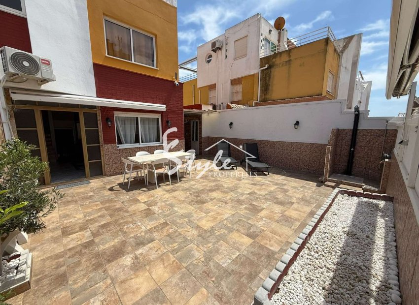 Se vende casa adosada con vistas en Los Altos, Orihuela Costa, Costa Blanca, España. ID2346