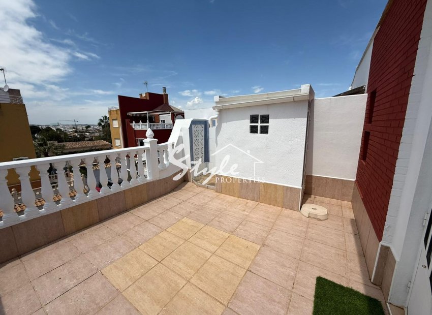Se vende casa adosada con vistas en Los Altos, Orihuela Costa, Costa Blanca, España. ID2346