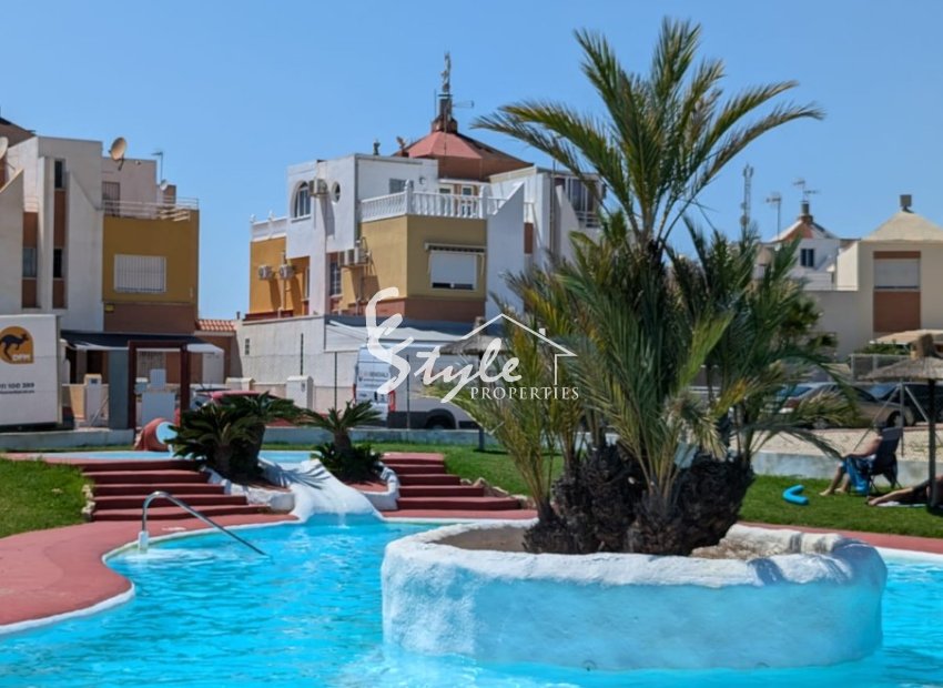 Se vende casa adosada con vistas en Los Altos, Orihuela Costa, Costa Blanca, España. ID2346