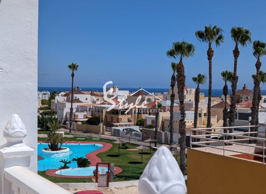 Se vende casa adosada con vistas en Los Altos, Orihuela Costa, Costa Blanca, España. ID2346