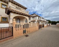 Se vende: casa adosada de 2 dormitorios en un residencial con piscina en Lomas de Cabo Roig, Los Dolses, Costa Blanca, España. ID2348