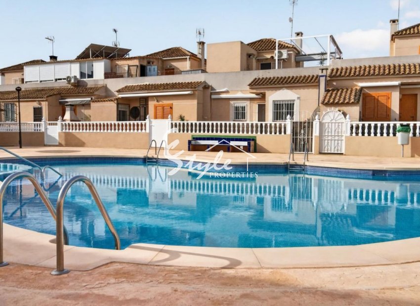Se Vende Casa Adosada de Esquina de 3 Dormitorios en Los Altos, Torrevieja, Costa Blanca. ID2295