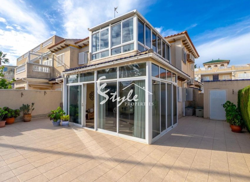 Se vende casa adosada de esquina de 3 dormitorios en Zeniamar, Playa Flamenca, Orihuela Costa. ID2793