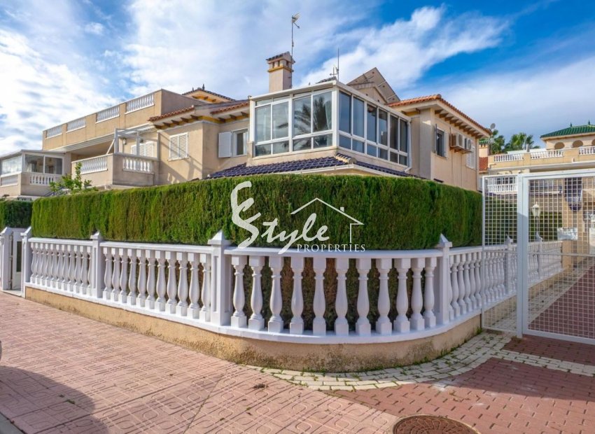 Se vende casa adosada de esquina de 3 dormitorios en Zeniamar, Playa Flamenca, Orihuela Costa. ID2793