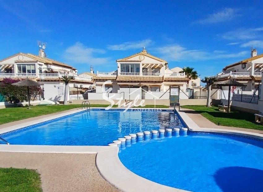 Se vende casa adosada reformada de 3 dormitorios en Los Altos, Punta Prima, Costa Blanca. ID2818