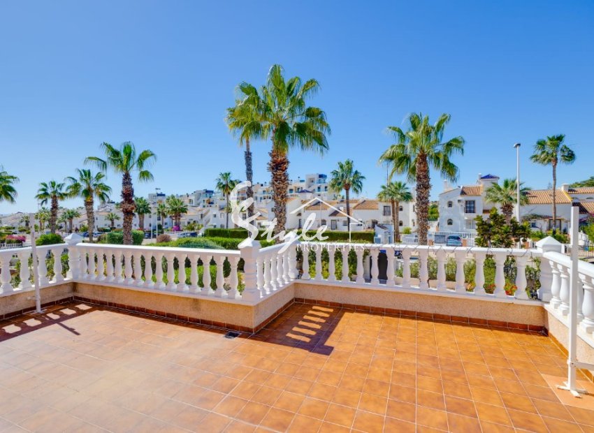 Se vende casa con orientación sur y garaje propio en Los Dolces, La Zenia, Orihuela Costa. ID1927