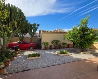 Se vende casa de 3 dormitorios y 2 baños con parcela en Aguas Nuevas, Torrevieja, Costa Blanca. ID1213