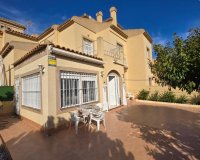 Se vende casa de 3 dormitorios y 2 baños con parcela en Aguas Nuevas, Torrevieja, Costa Blanca. ID1213