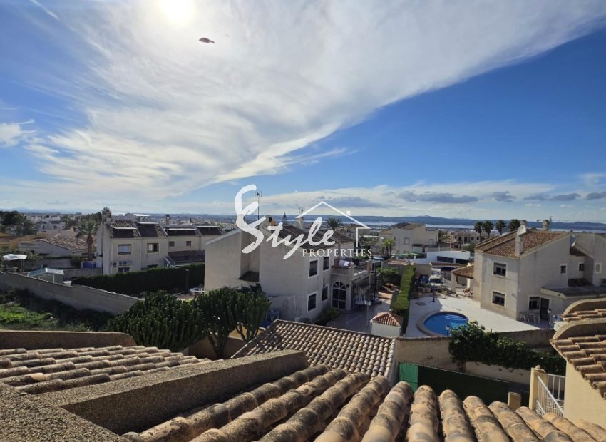 Se vende casa de 3 dormitorios y 2 baños con parcela en Aguas Nuevas, Torrevieja, Costa Blanca. ID1213