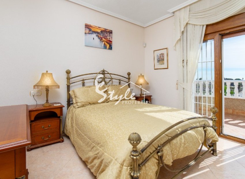 Se vende casa unifamiliar cerca de servicios en Los Altos, Torrevieja, Costa Blanca. ID3235