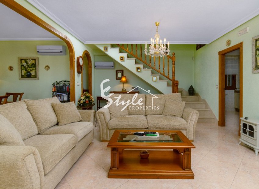 Se vende casa unifamiliar cerca de servicios en Los Altos, Torrevieja, Costa Blanca. ID3235