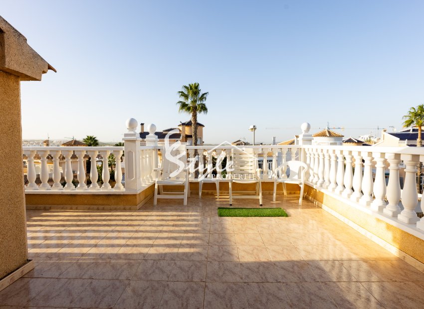 Se vende chalet de 3 dormitorios y gran sótano en Los Altos-La Florida, Costa Blanca, España. ID2322