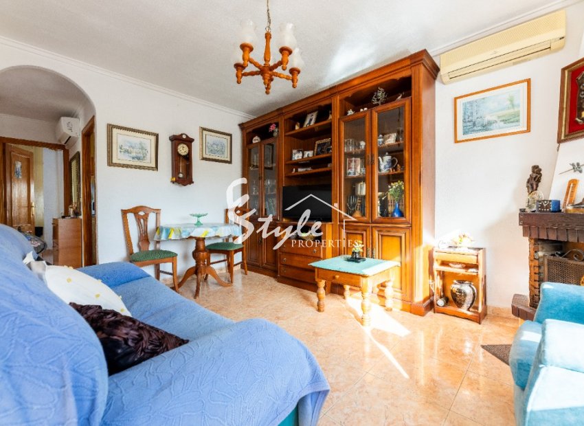 Se vende chalet independiente cerca de la playa en Punta Prima, Costa Blanca, España. ID1882