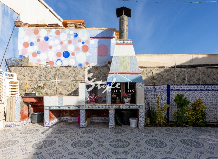 Se vende chalet independiente cerca de la playa en Punta Prima, Costa Blanca, España. ID1882