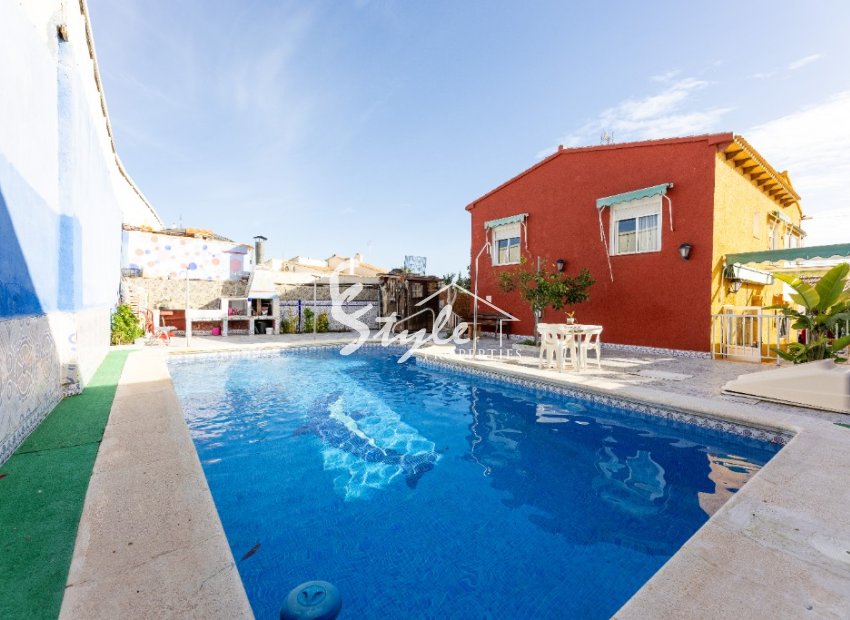 Se vende chalet independiente cerca de la playa en Punta Prima, Costa Blanca, España. ID1882